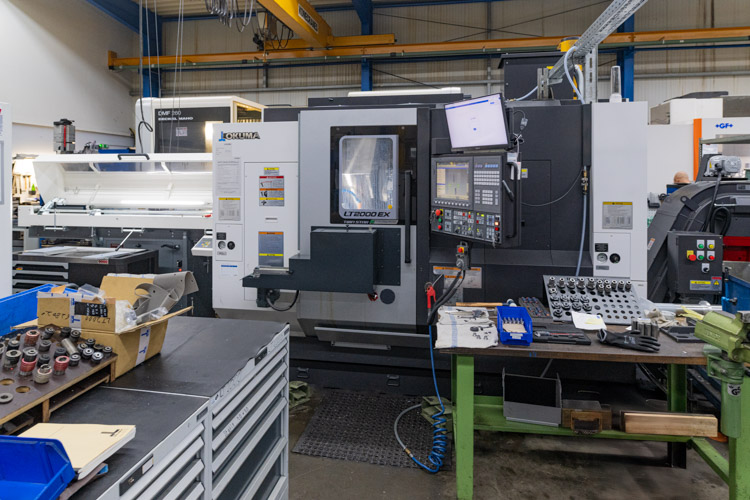 Okuma LT-2000 EX 2MY in der Werkshalle von Recker Technik GmbH