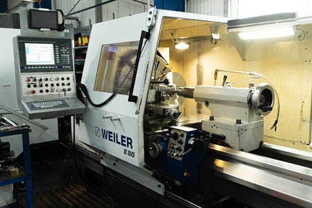 Weiler E80 in der Werkshalle von Recker Technik GmbH